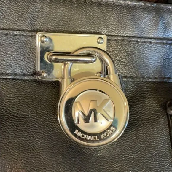 Michael Kors purse (3500) - Picture 2 of 9